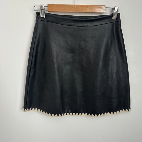 Vegan leather skirt with knit stitching - Picture 2 of 4